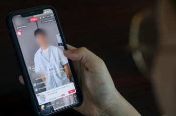 Cẩn trọng với việc xem livestream để bình luận số điện thoại chốt đơn