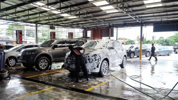 Rửa xe cũng 'bão giá': Tài xế kêu trời vì chi phí đội lên chóng mặt