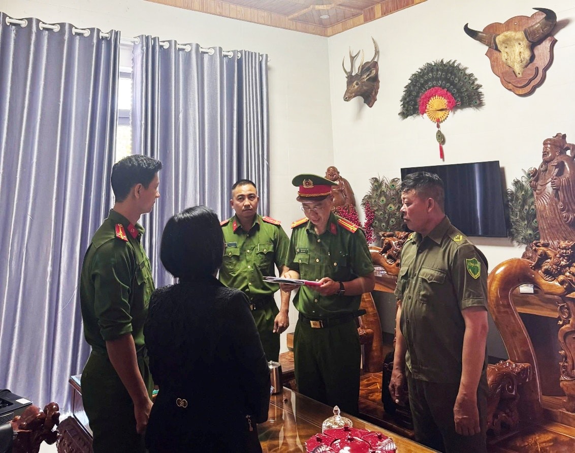 khoitochuxuonggo.jpg