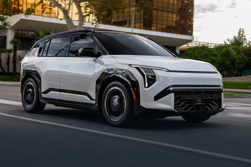 Đánh giá Kia EV3: Mẫu SUV điện cỡ B chạy hơn 500 km một lần sạc có gì để lật đổ xe xăng?