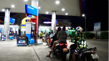 Giá xăng vượt mốc 47.000 đồng/lít, Thủ tướng Thái Lan cảnh báo có thể đóng cửa hàng chục nghìn trạm xăng vào ban đêm