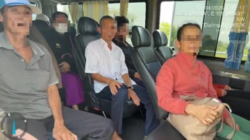 Người ngồi ghế sau trên ô tô cũng có thể bị phạt tiền nếu không thực hiện điều này