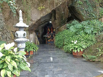 Trong hang động bí ẩn ở Cố đô có bộ tranh trên vách núi đá độc đáo nhất Việt Nam, vừa được công nhận Bảo vật Quốc gia