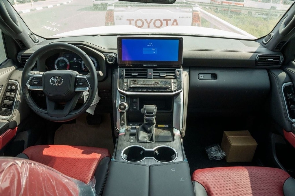 Toyota Land Cruiser LC300 hybrid 2