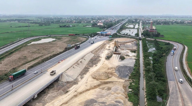 Chỉ 2 tháng nữa, chính thức hoàn thiện ‘lên đời’ tuyến cao tốc huyết mạch đi xuyên Ninh Bình- Ảnh 1. Chỉ 2 tháng nữa, chính thức hoàn thiện ‘lên đời’ tuyến cao tốc huyết mạch đi xuyên Ninh Bình- Ảnh 1.
