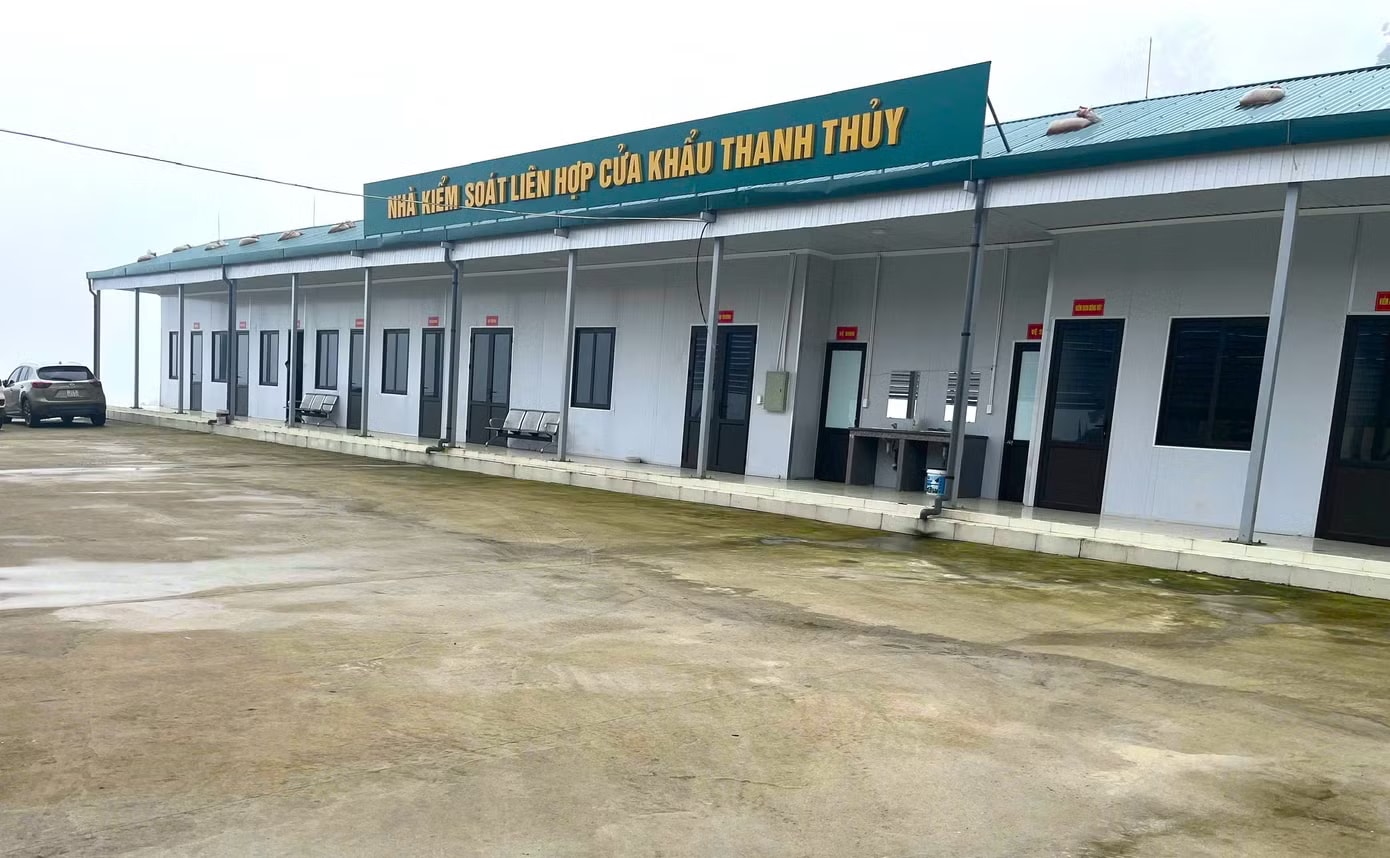 Một góc Cửa khẩu Thanh Thủy. Rà soát cao tốc 24.000 tỷ sau ý kiến của Kiểm toán Nhà nước - Ảnh 1.