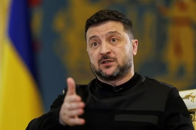Tổng thống Ukraine Volodymyr Zelensky. (Ảnh: Reuters) Ukraine hoan nghênh lệnh ngừng bắn ở Iran, tuyên bố sẵn sàng đình chiến với Nga - Ảnh 1.