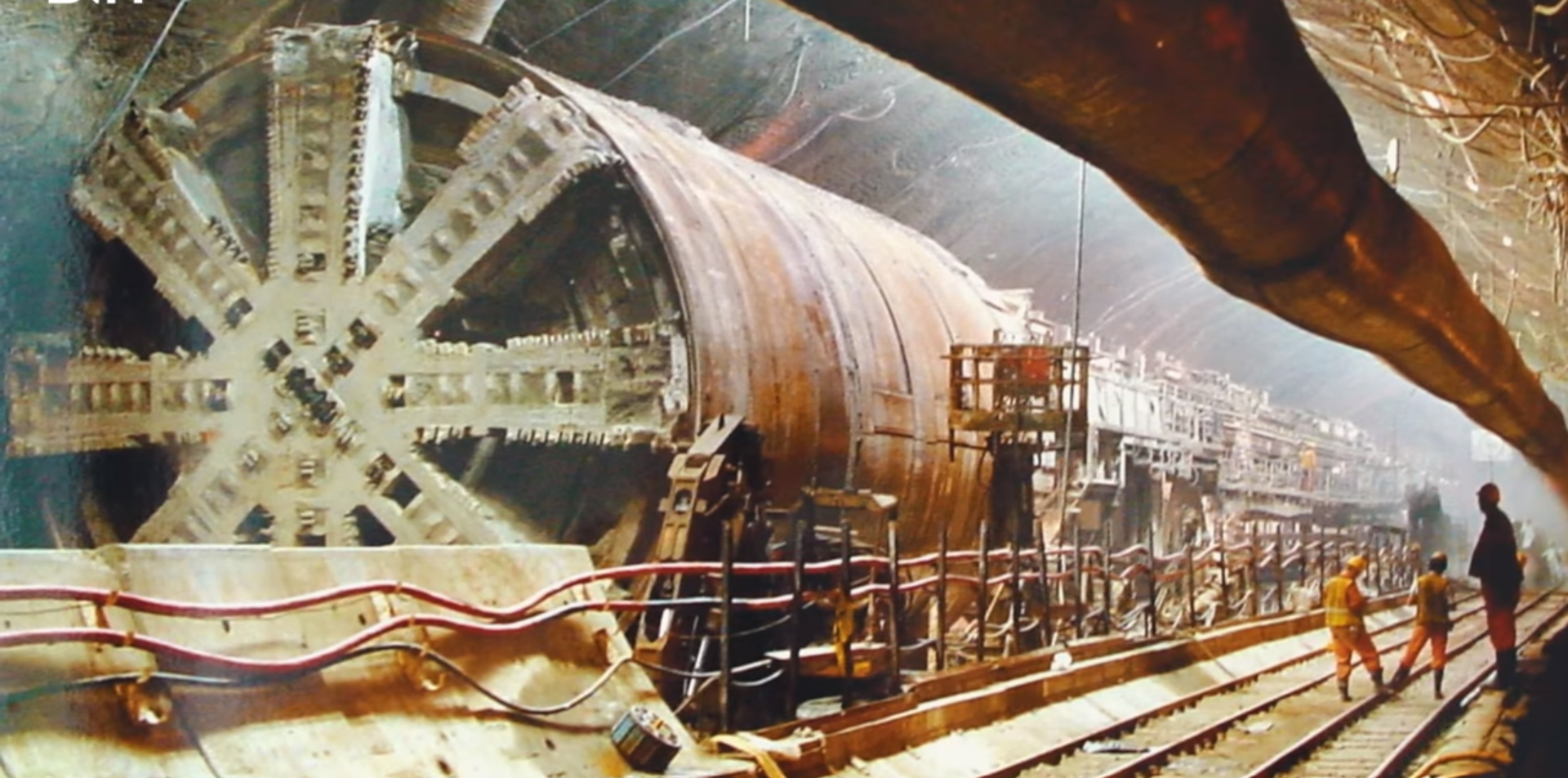 13.000 công nhân, 11 cỗ máy TBM hoàn tất xây dựng đường hầm đường sắt dài 50km, vốn đầu tư hơn 390.000 tỷ đồng - Ảnh 2.
