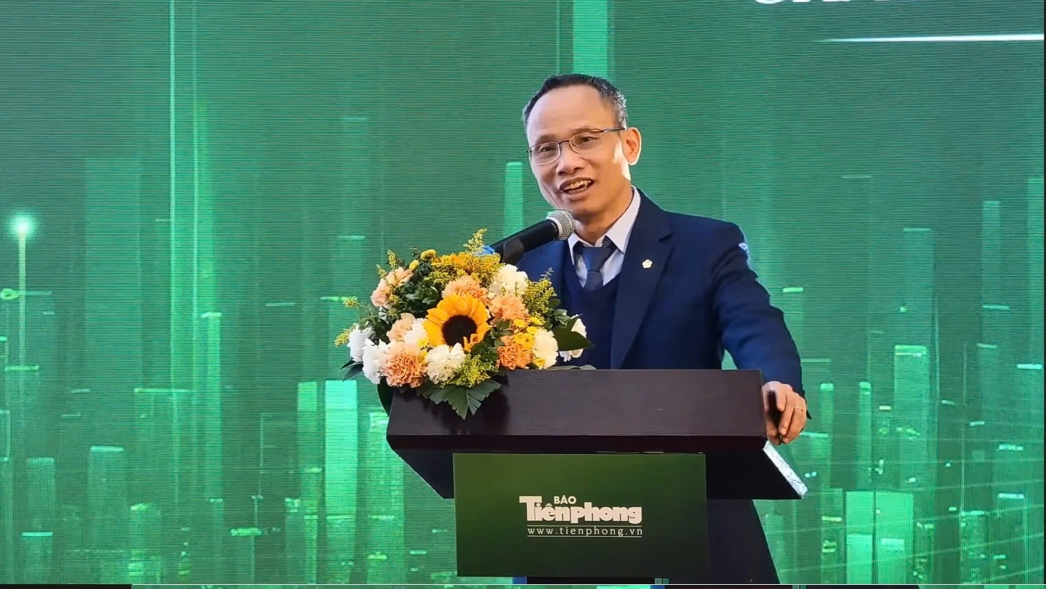 Tiến sĩ Cấn Văn Lực: Các doanh nghiệp bất động sản đã vượt qua giai đoạn hết sức khó khăn - Ảnh 1.