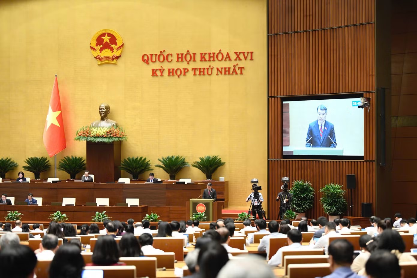Thủ tướng khẳng định kiên quyết thay thế cán bộ yếu kém. Ảnh: Như Ý Thủ tướng: Kiên quyết thay thế cán bộ yếu kém, thiếu trách nhiệm, không hoàn thành nhiệm vụ - Ảnh 2.