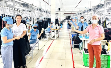 Doanh nghiệp chi hơn 2,2 tỷ hỗ trợ xăng xe cho 10.000 công nhân