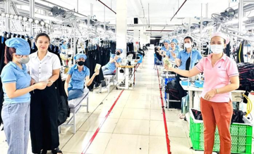 Hơn 10.000 công nhân tại một công ty được hỗ trợ tiền xăng đi làm