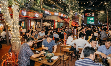 Hơn 50% quán ăn và cà phê tăng giá, người tiêu dùng 'thắt lưng buộc bụng'