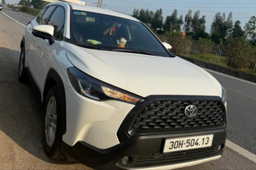 Vụ Corolla Cross bung túi khí khi chạy cạnh xe tải nổ lốp: Phản ứng của chủ xe khi nghe Toyota Việt Nam giải thích