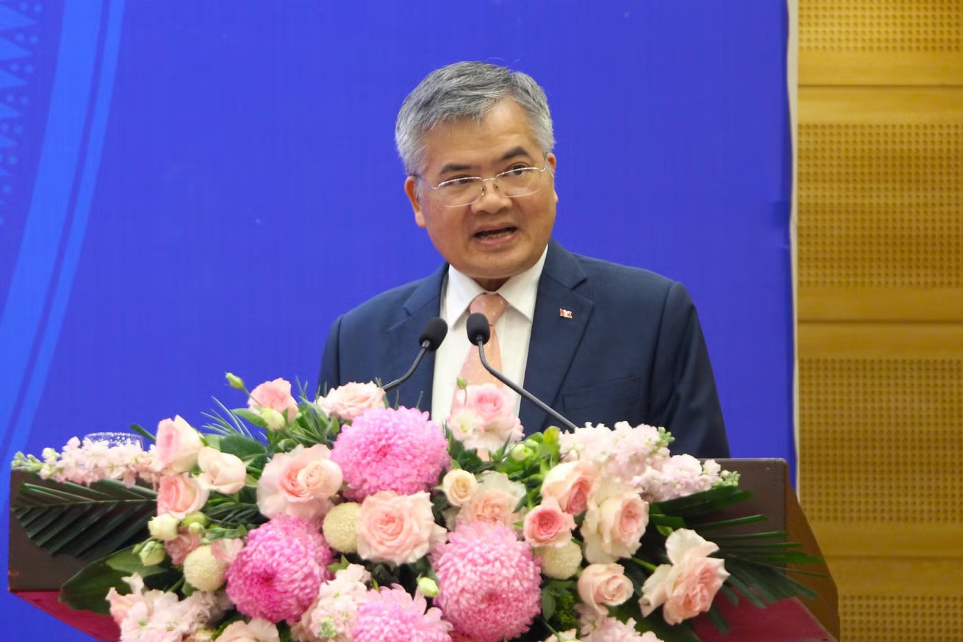 Ông Cấn Đình Tài, Phó Chủ nhiệm Văn phòng Chủ tịch nước thông tin tại họp báo. Ảnh: Tiến Thành. Tổng Bí thư, Chủ tịch nước Tô Lâm ký quyết định đặc xá năm 2026 - Ảnh 1.