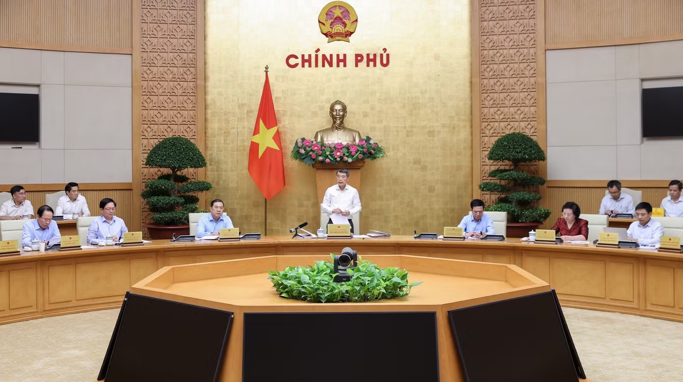 Thủ tướng Lê Minh Hưng chủ trì cuộc họp của Thường trực Đảng ủy Chính phủ và Thường trực Chính phủ. Ảnh: Nhật Bắc Thủ tướng Lê Minh Hưng yêu cầu khẩn trương bắt tay ngay vào công việc - Ảnh 2.
