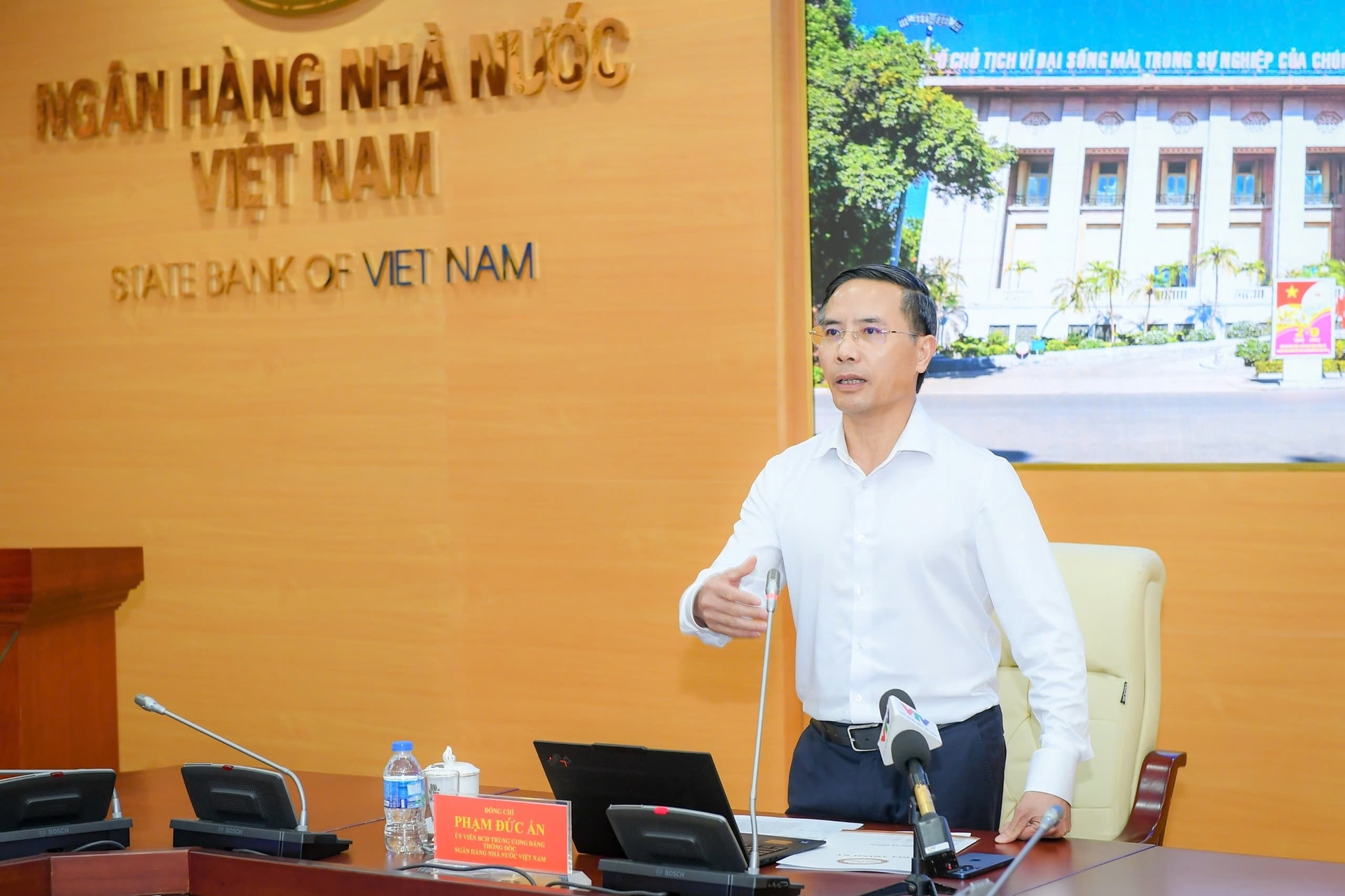 Ngân hàng Nhà nước yêu cầu giảm lãi suất, 46 ngân hàng đồng thuận triển khai - Ảnh 1.