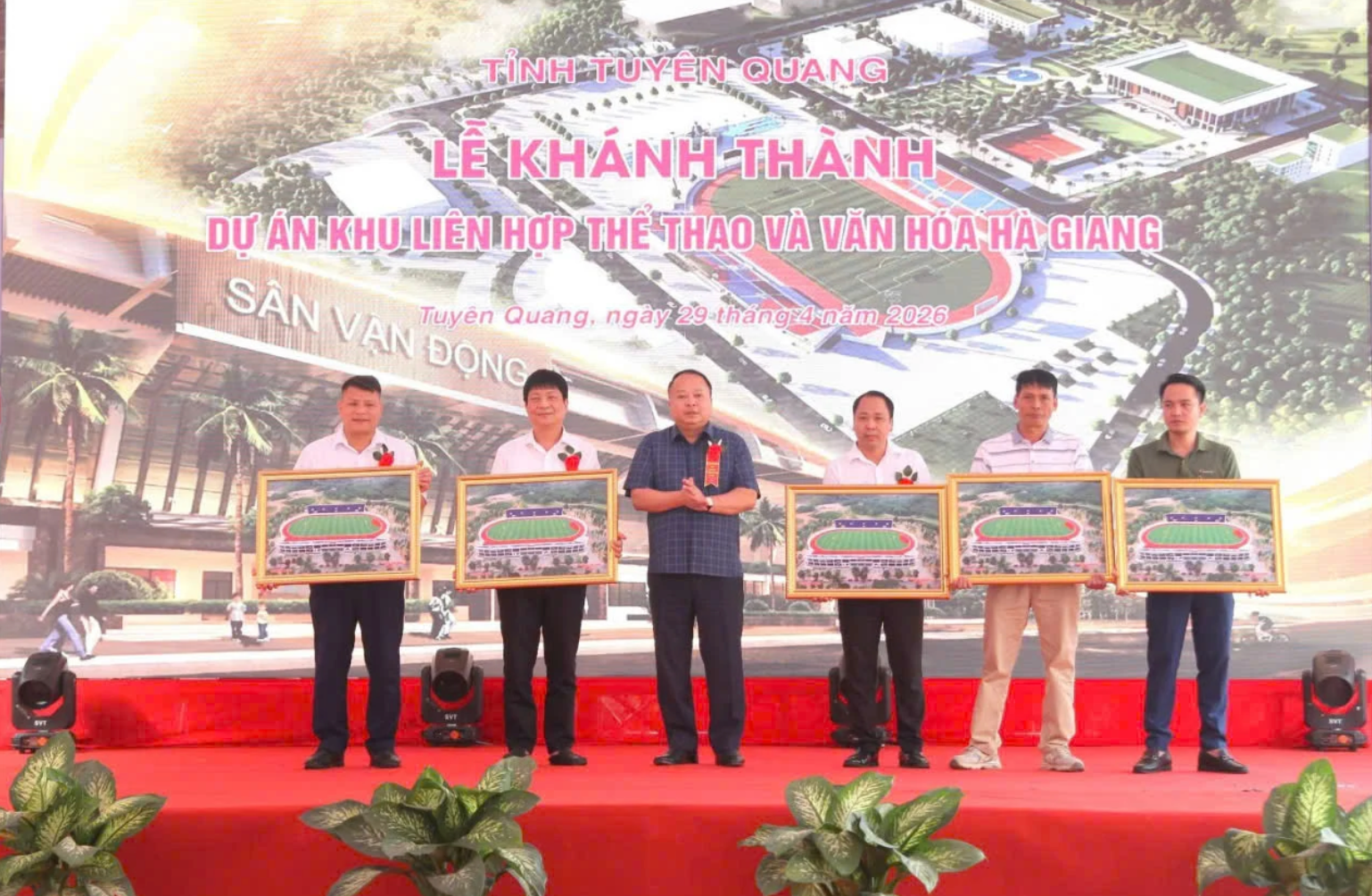 Việt Nam chính thức khánh thành sân vận động 10.000 chỗ ngồi tọa lạc tại tỉnh là địa đầu Tổ quốc- Ảnh 1. Việt Nam chính thức khánh thành sân vận động 10.000 chỗ ngồi tọa lạc tại tỉnh là địa đầu Tổ quốc- Ảnh 1.
