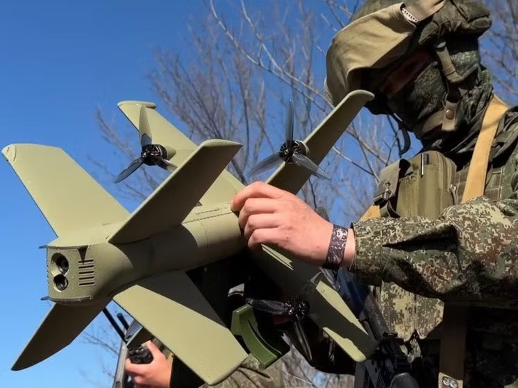 Nga mới đây quyết định đưa UAV đánh chặn và vũ khí laser vào lực lượng trực chiến bảo vệ không phận và biên giới quốc gia. Ảnh: Bộ Quốc phòng Nga/MK. Không kích Ural là phép thử cho NATO tấn công Nga và vũ khí nào tăng sức mạnh phòng không Nga? - Ảnh 1.