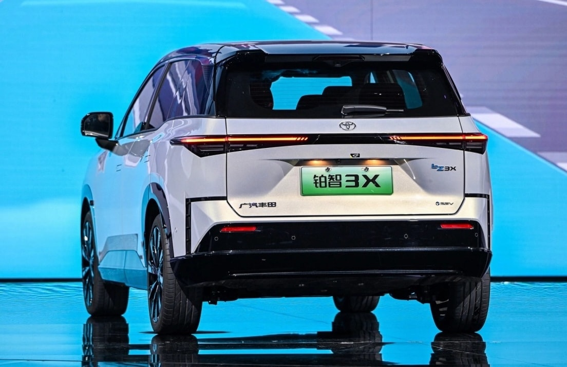 duoi-xe-toyota-2.jpeg