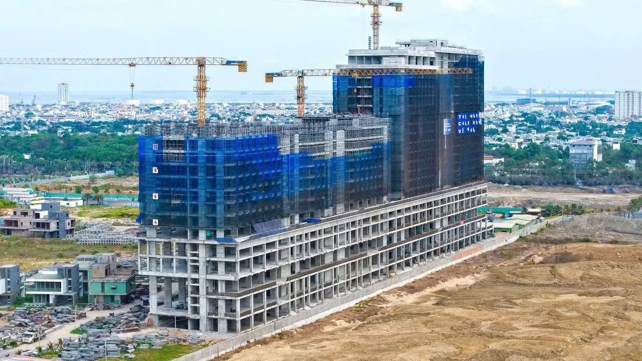 Quy định hiện hành đang thiếu sự thống nhất giữa các văn bản pháp luật liên quan đến khái niệm “chung cư hỗn hợp”. Thi tuyển phương án kiến trúc chung cư gây khó khăn cho chủ đầu tư - Ảnh 1.