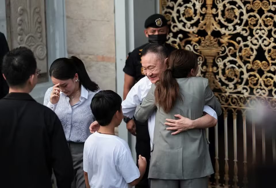 Cựu Thủ tướng Thái Lan Thaksin Shinawatra được trả tự do - Ảnh 3.