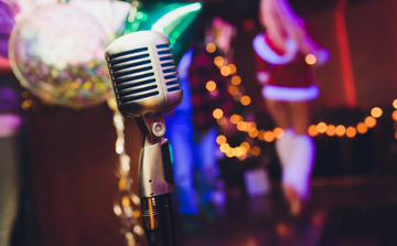 Chính quyền xã đề nghị tạm dừng karaoke, 'hát với nhau' để học sinh ôn thi