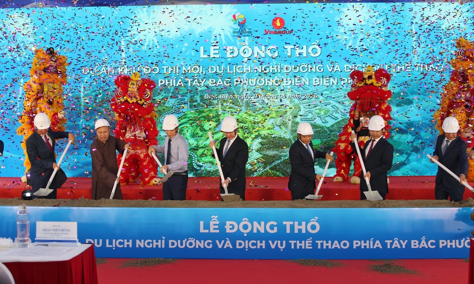 Hình ảnh tại buổi lễ. Nguồn ảnh: Báo Dân Việt Hình ảnh tại buổi lễ. Nguồn ảnh: Báo Dân Việt