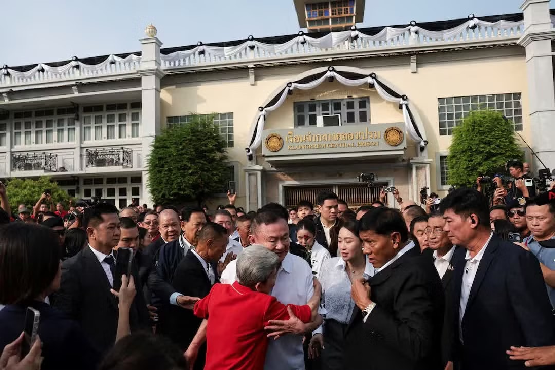 Cựu Thủ tướng Thái Lan Thaksin Shinawatra được trả tự do - Ảnh 5.