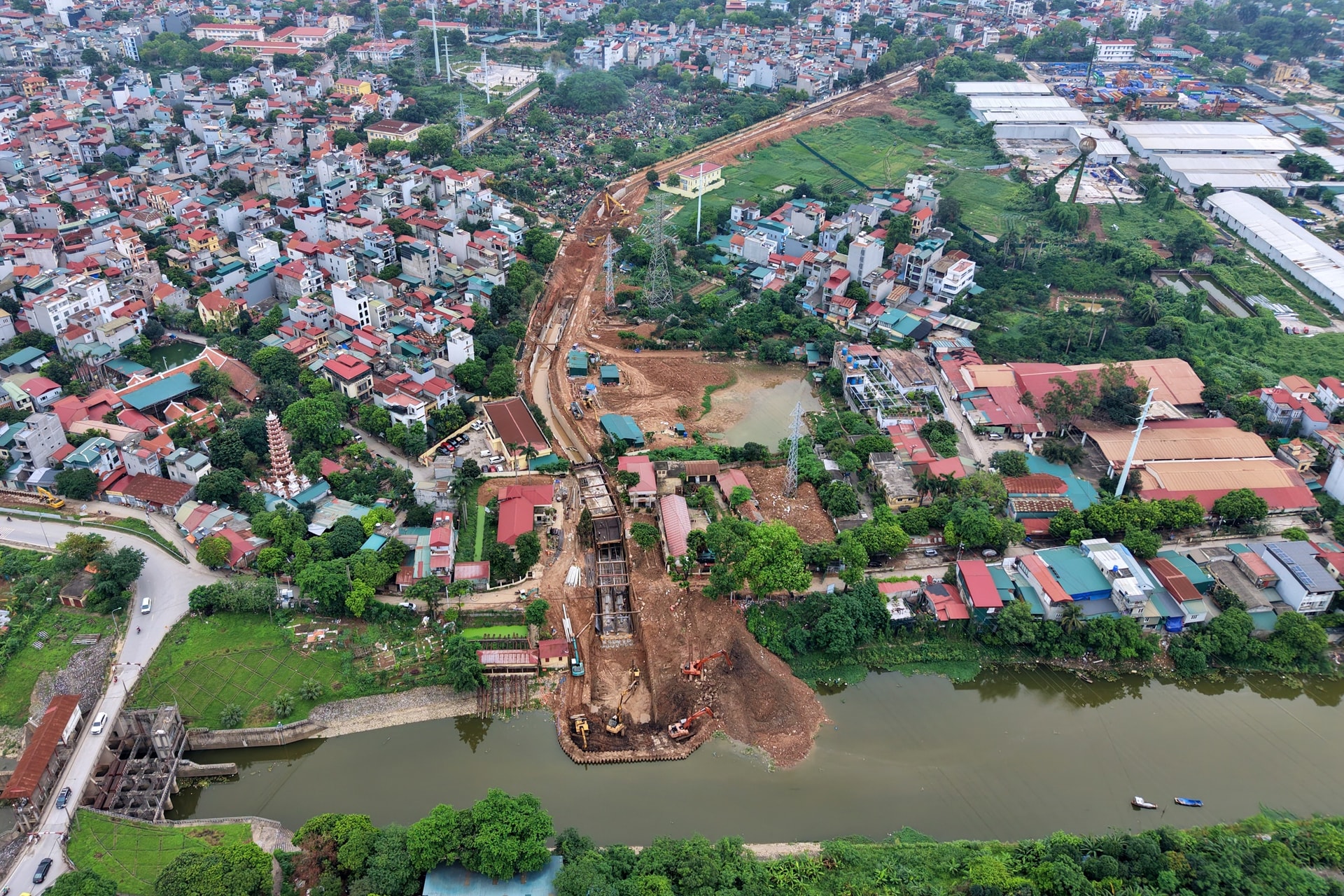 Dự án 920 tỷ ‘hồi sinh’ dòng sông nghìn năm tuổi ô nhiễm nhất Thủ đô nỗ lực về đích- Ảnh 1. Dự án 920 tỷ ‘hồi sinh’ dòng sông nghìn năm tuổi ô nhiễm nhất Thủ đô nỗ lực về đích- Ảnh 1.