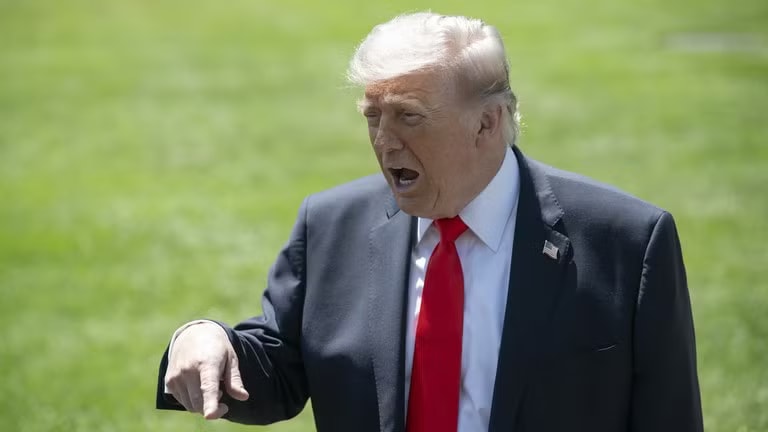 Tổng thống Mỹ Donald Trump. (Ảnh: Getty Images) Tổng thống Trump khẳng định Mỹ sẽ nắm giữ kho uranium của Iran - Ảnh 1.