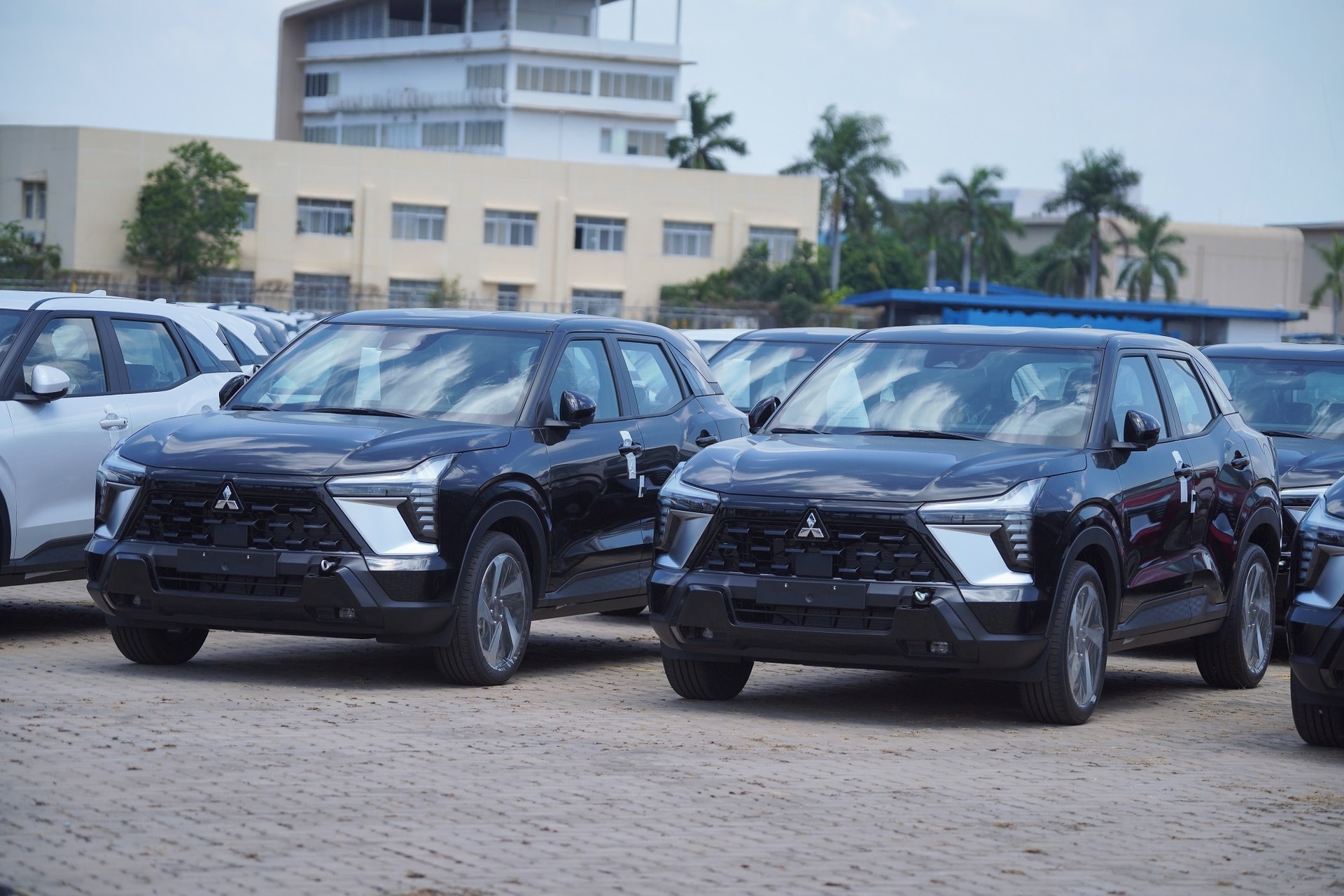 mitsubishi-xforce-1.jpg