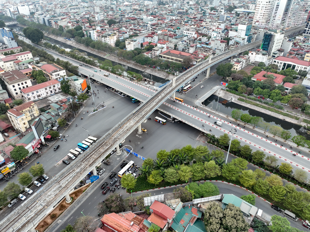 Hạ tầng giao thông cũng theo xu hướng xây cao