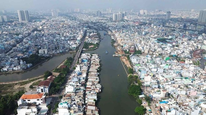 Chi gần 100.000 tỷ giải tỏa 15.708 căn nhà, TP giàu nhất Việt Nam quyết 'xóa sổ' kênh đen tại 3 phường- Ảnh 1. Chi gần 100.000 tỷ giải tỏa 15.708 căn nhà, TP giàu nhất Việt Nam quyết 'xóa sổ' kênh đen tại 3 phường- Ảnh 1.