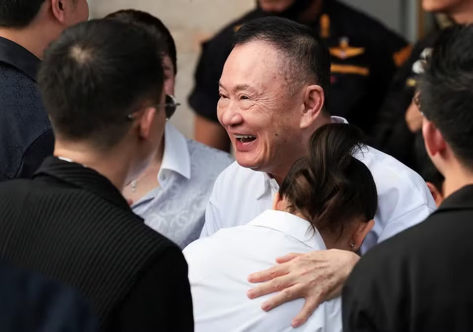 Cựu Thủ tướng Thái Lan Thaksin Shinawatra được trả tự do - Ảnh 2.