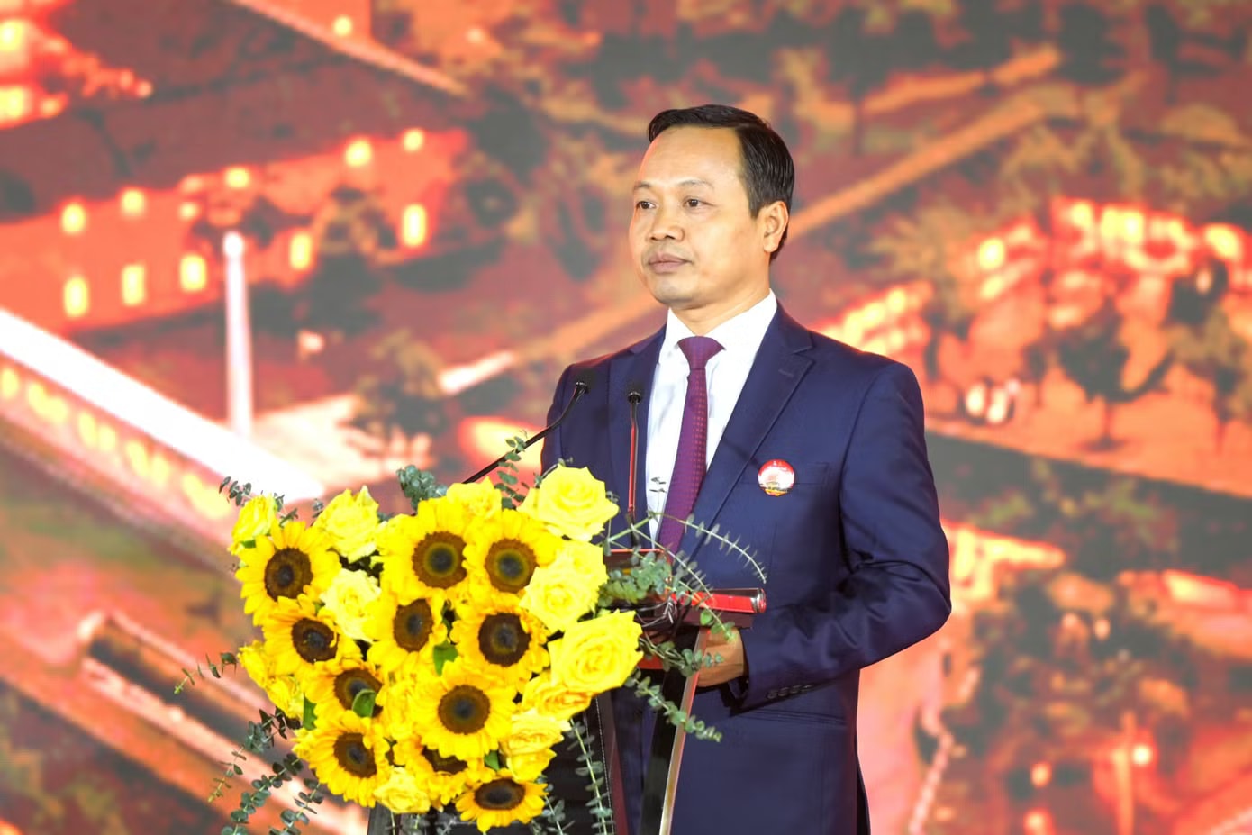 Bí thư Tỉnh ủy Điện Biên Trần Tiến Dũng phát biểu tại buổi lễ. Động thổ dự án cáp treo hơn 2.000 tỷ đồng tại Điện Biên - Ảnh 4.
