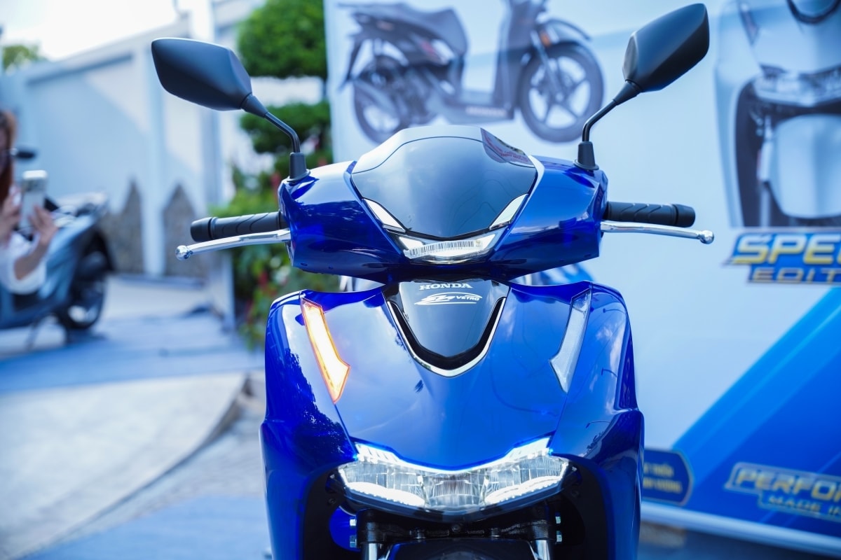Cận cảnh Honda SH 150i Vetro Blue giá 235 triệu: Dàn áo trong suốt có gì đặc biệt? - Ảnh 3.
