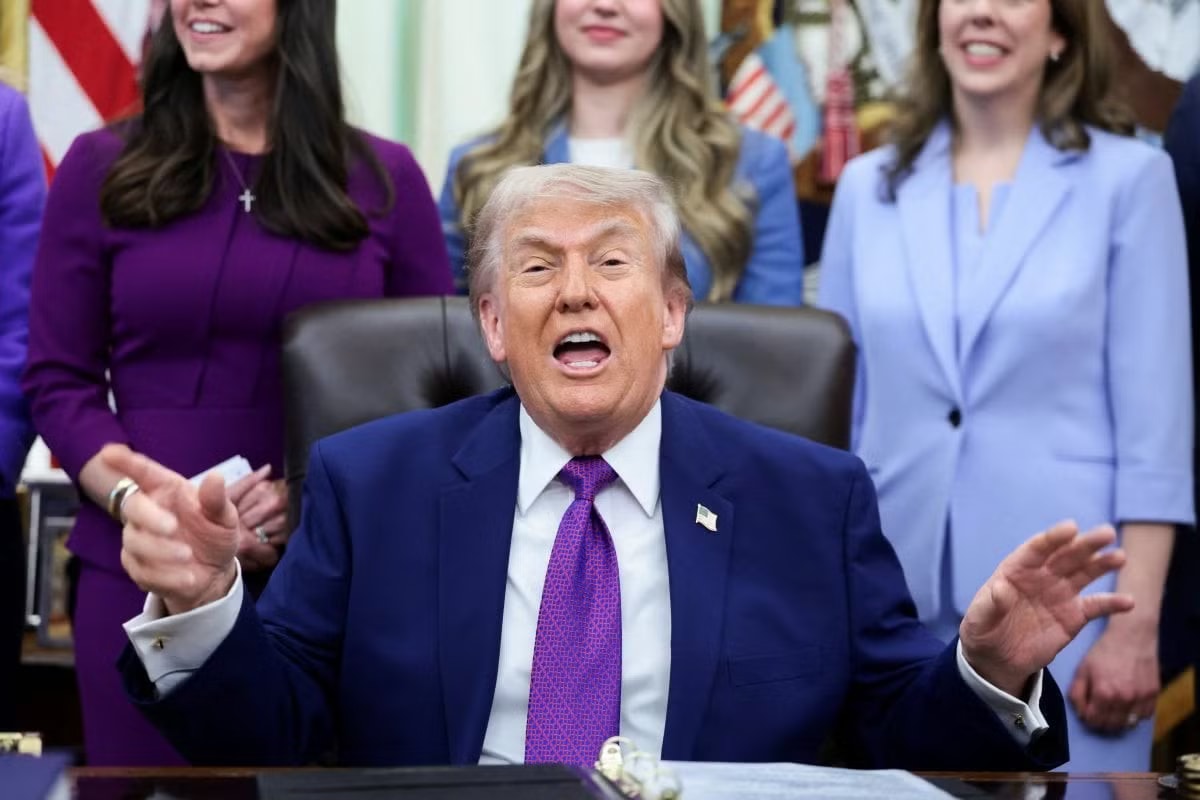 Tổng thống Mỹ Donald Trump. Tổng thống Mỹ Trump cân nhắc nối lại các hoạt động quân sự nhằm vào Iran - Ảnh 3.
