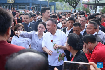 Hình ảnh Cựu Thủ tướng Thái Lan Thaksin Shinawatra chính thức ra tù, hàng trăm người chào đón