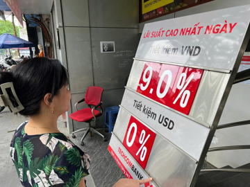 Lãi suất tiết kiệm vẫn neo gần 9%/năm, chuyên gia nói gì về xu hướng sắp tới?