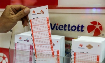 Một nhân viên ngân hàng vừa lập kỷ lục khi trúng giải độc đắc của Vietlott