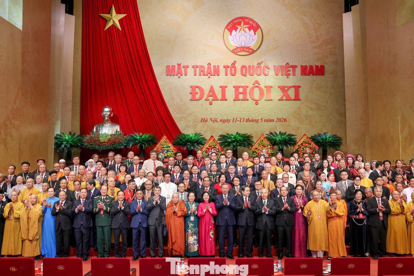 Tổng Bí thư, Chủ tịch nước Tô Lâm cùng các đại biểu. Ảnh: Như Ý Tổng Bí thư, Chủ tịch nước Tô Lâm: 'Không để ý kiến chính đáng của nhân dân rơi vào im lặng' - Ảnh 4.