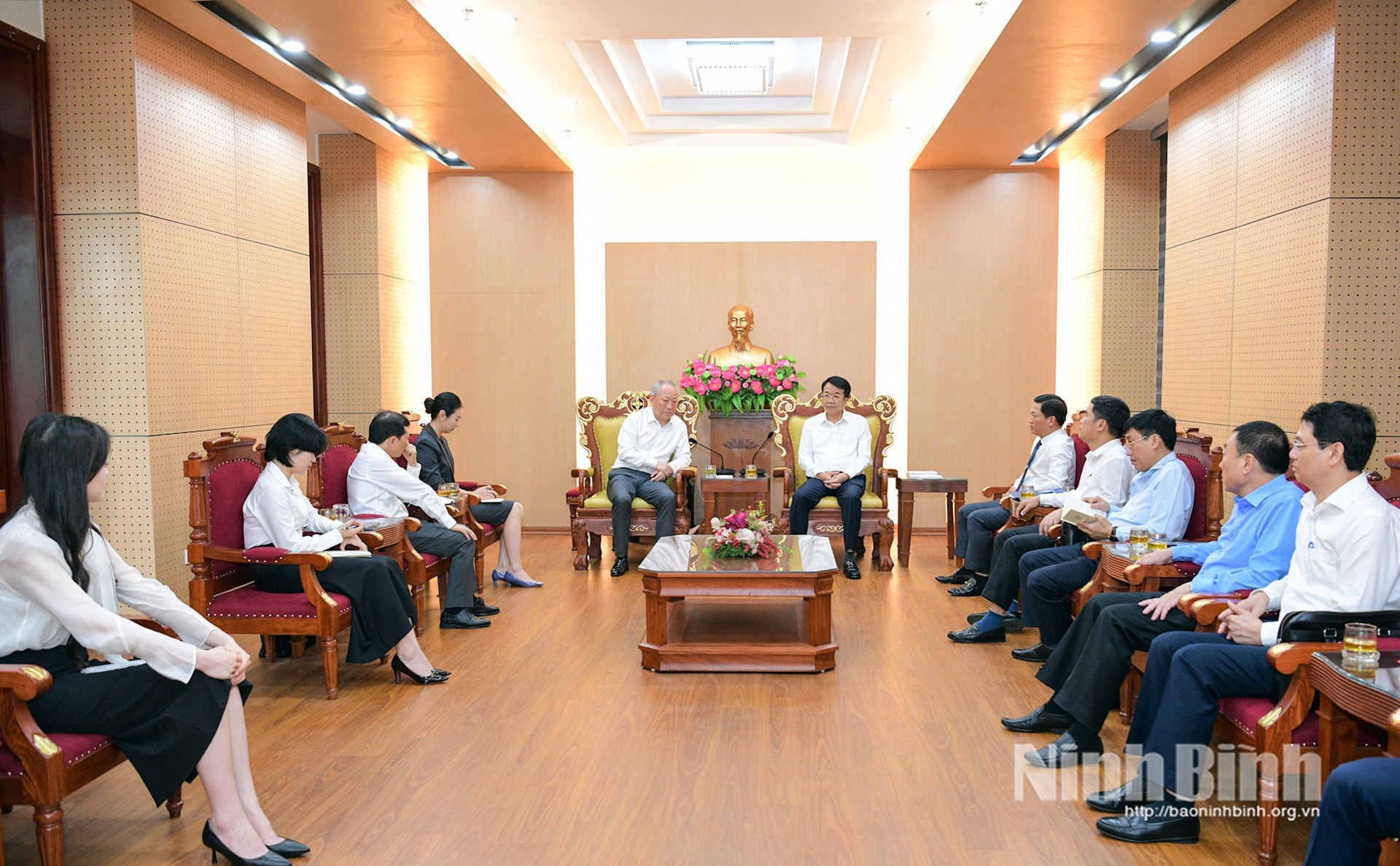 dong-chi-chu-tich-ubnd-tinh-nguyen-thanh-binh-tiep-doan-cong-cb20.jpg