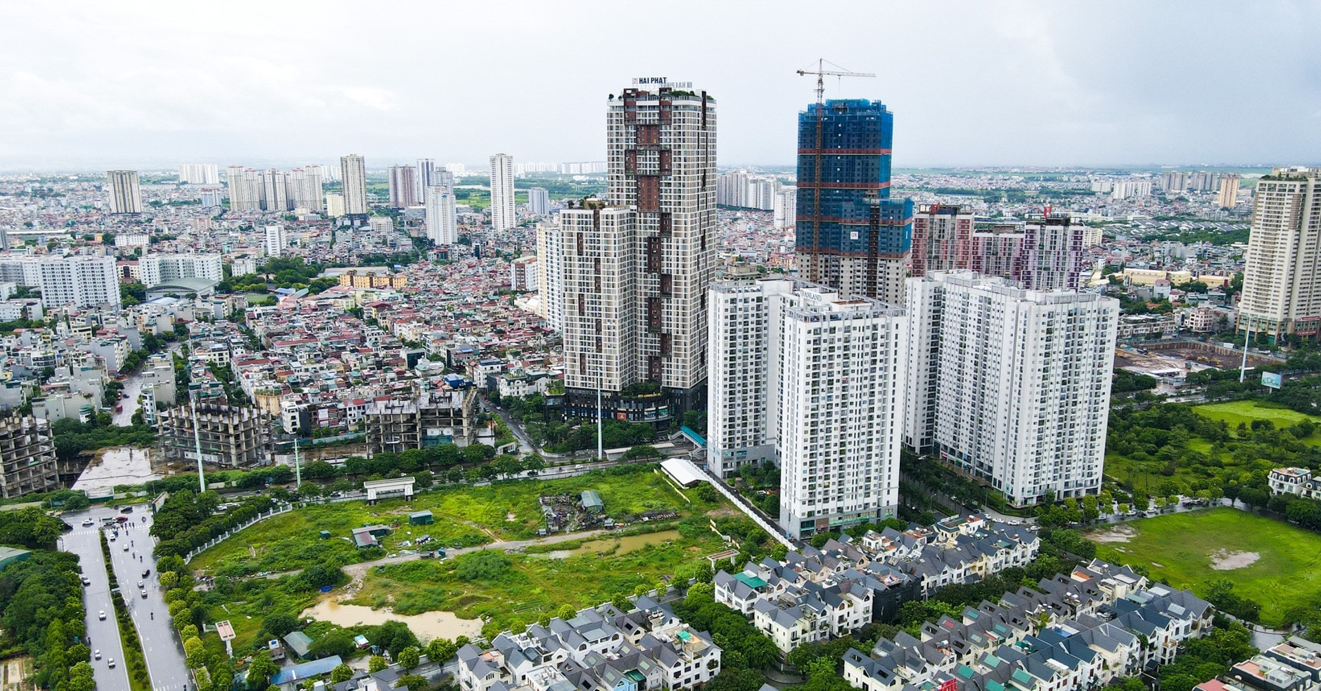 Siết tín dụng ngân hàng, doanh nghiệp địa ốc ồ ạt ‘xoay vốn’ qua trái phiếu- Ảnh 1. Siết tín dụng ngân hàng, doanh nghiệp địa ốc ồ ạt ‘xoay vốn’ qua trái phiếu- Ảnh 1.