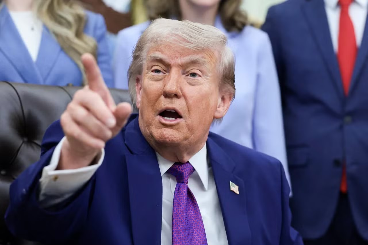 Tổng thống Mỹ Donald Trump. Tổng thống Trump cảnh báo thoả thuận ngừng bắn giữa Mỹ và Iran trong tình trạng 'nguy kịch' - Ảnh 1.