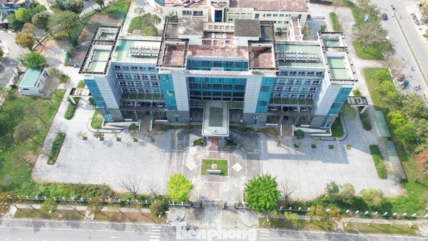 Thành phố trẻ thứ 2 Việt Nam điều chuyển tòa nhà gần 20.000m2 bỏ trống làm trụ sở hành chính mới- Ảnh 1. Thành phố trẻ thứ 2 Việt Nam điều chuyển tòa nhà gần 20.000m2 bỏ trống làm trụ sở hành chính mới- Ảnh 1.