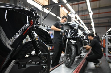 Chạy hơn 50.000km trong gần 1 năm, chủ xe máy điện Dat Bike đã nói thẳng về pin cùng khả năng vận hành