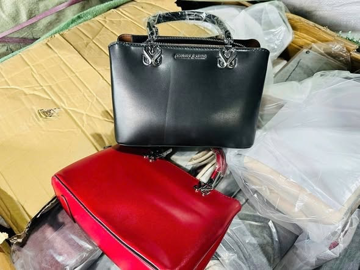 Phát hiện, thu giữ 4.350 túi xách, giày, thắt lưng thương hiệu nổi tiếng ngay tại cửa khẩu