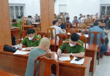 Tiếp nhận 33 công dân Việt Nam bị Mỹ trục xuất