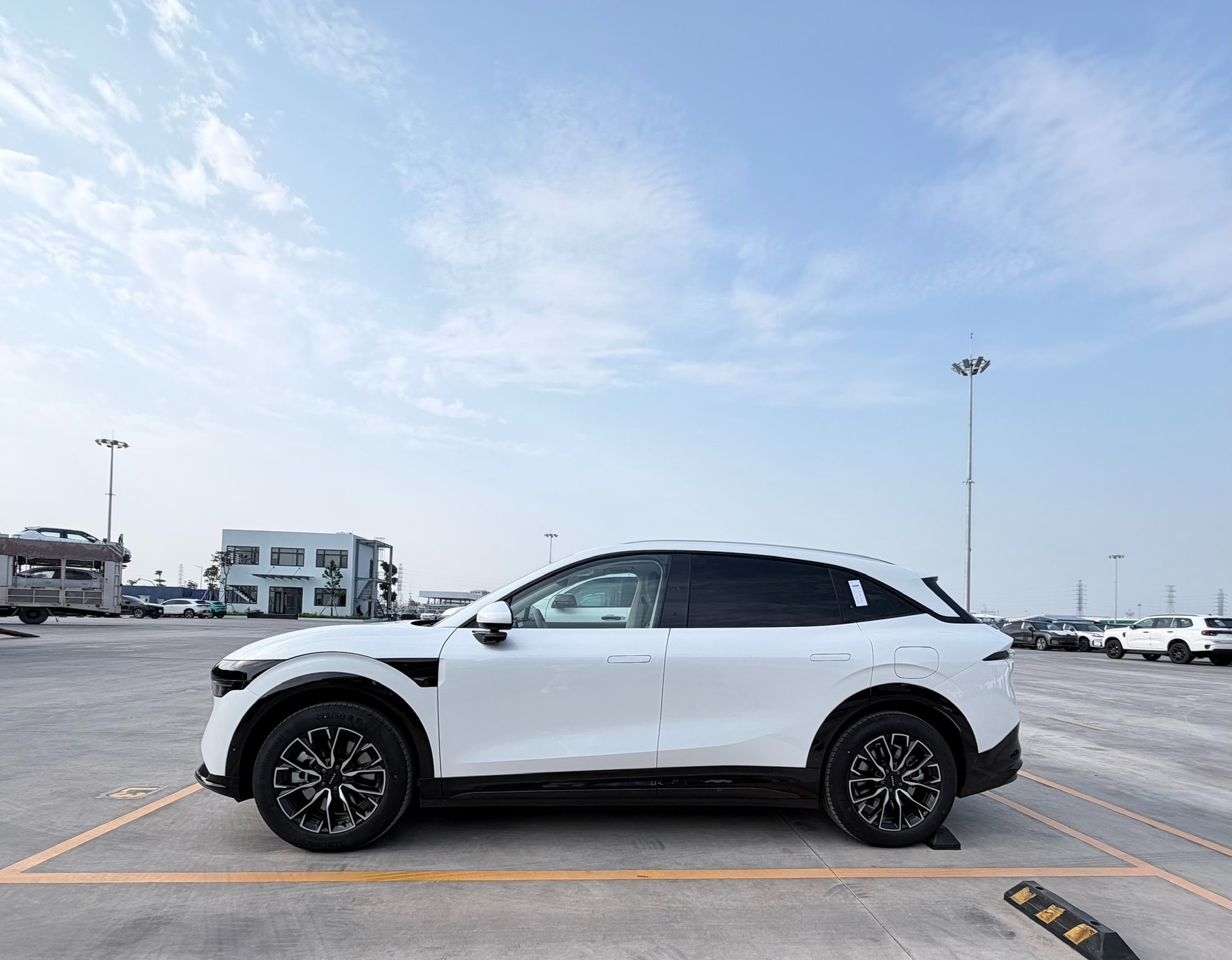 zeekr-7x-ve-viet-nam-1.jpg